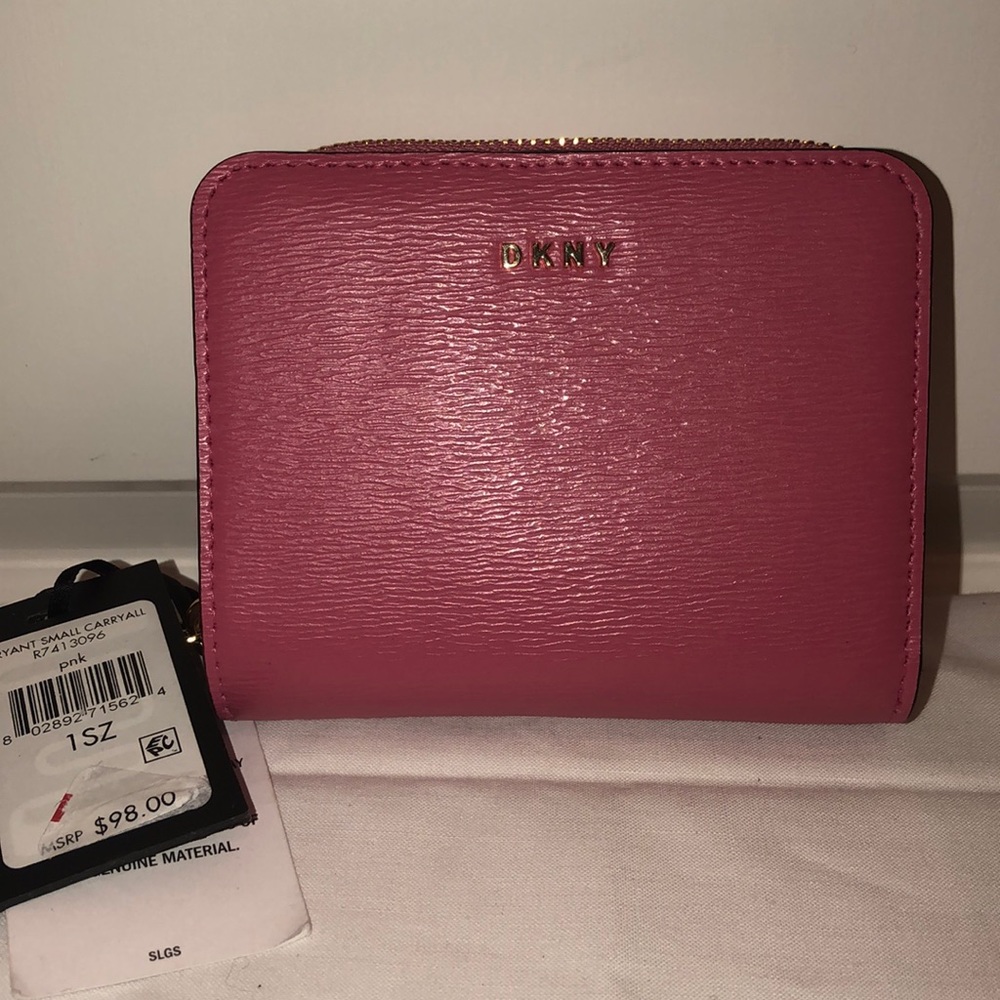 DKNY Bryant small carryall wallet